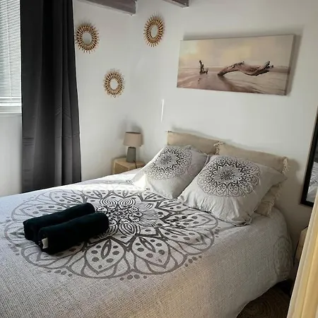 ღ L'entr'act • Au Cœur De Et Du Vieux Port La Rochelle (Charente-Maritime)