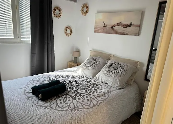 ღ L'entr'act • Au Coeur De Et Du Vieux Port La Rochelle (Charente-Maritime)